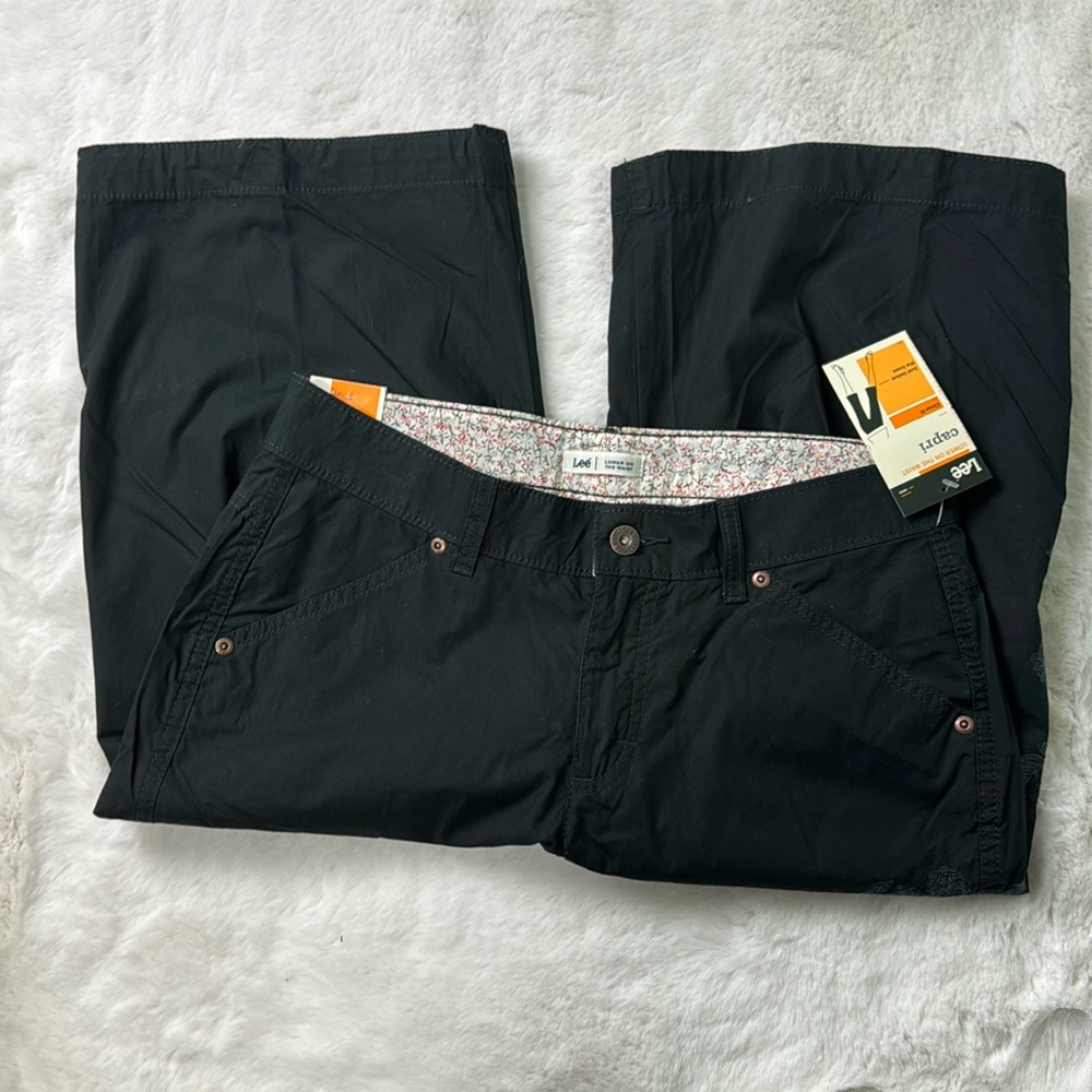 NWT, Lee Black Capri size 6
